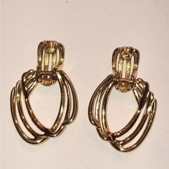 Vintage Signed MONET Gold Tone Door Knocker Dangle Open Ribs Pierced Earrings - Picture 3 of 5